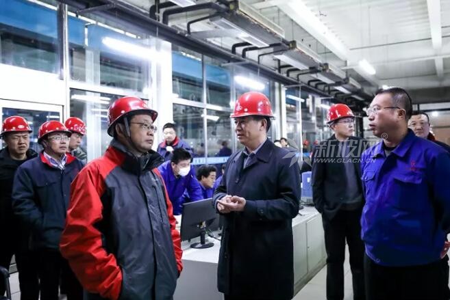 中国玻璃公司领导到耀华玻璃参观交流