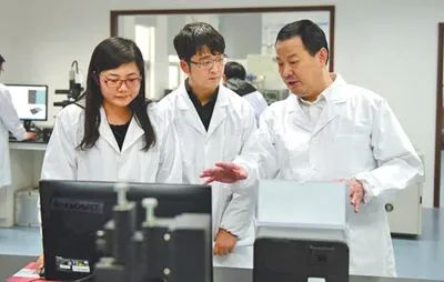 人民日报解读中国建材玻璃新材料科技和产业创新实践